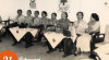 Foto anggota Persatuan Wanita Republik Indonesia (Perwari) mengantre untuk mendonorkan darahnya di Dinas Pemindahan Darah Palang Merah Indonesia, Jalan Kramat No. 101. 21 Februari 1955.